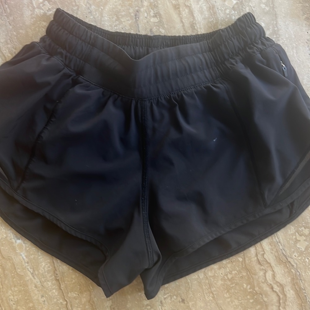Lululemon Size 2 Low Rise Shorts 2.5” In Black - Like New